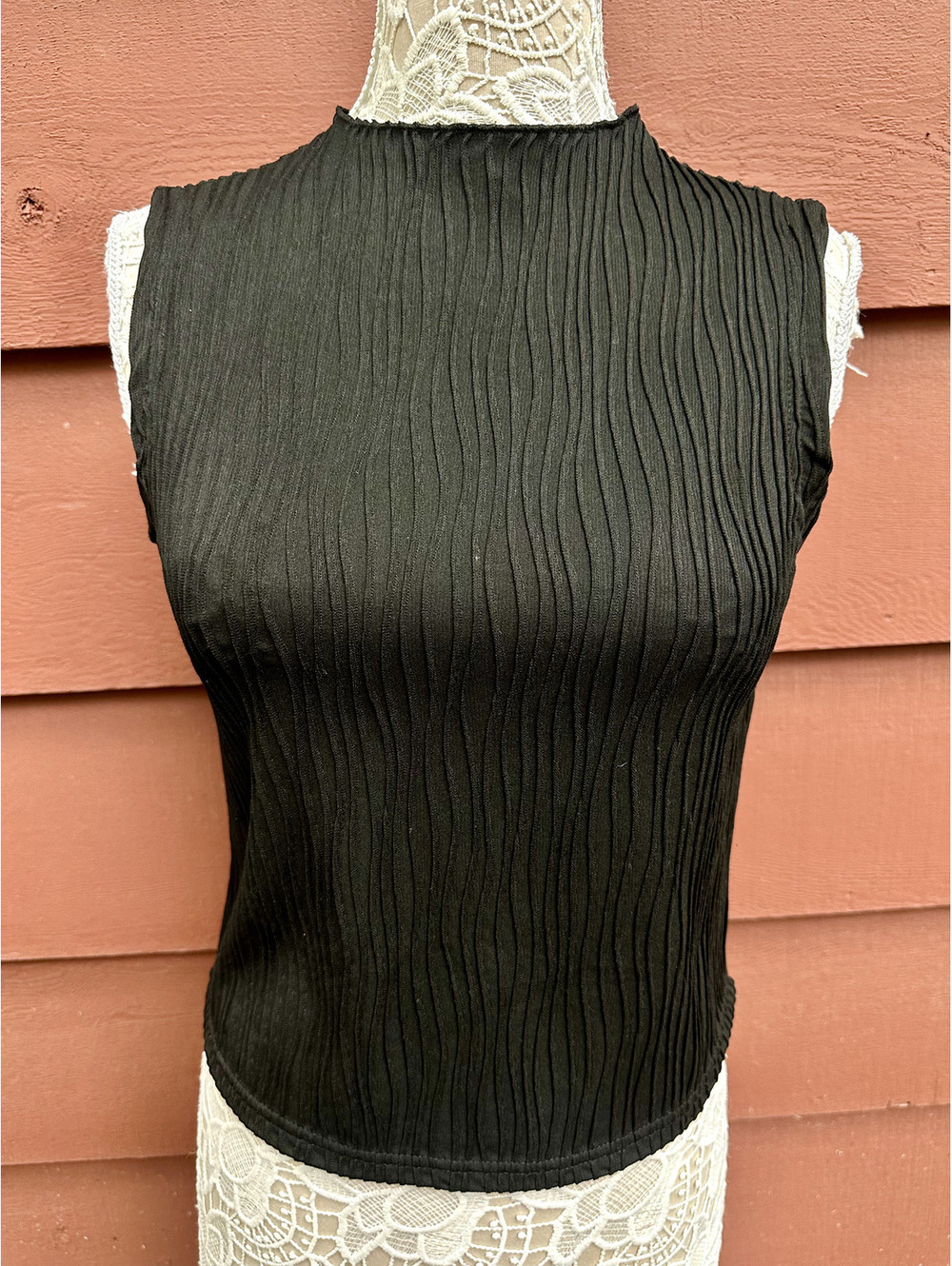 DAZY Stand Neck Solid Tank Top Black Textured Plissé Sleeveless Mock Neck